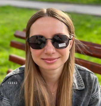 Жіночі сонцезахисні окуляри